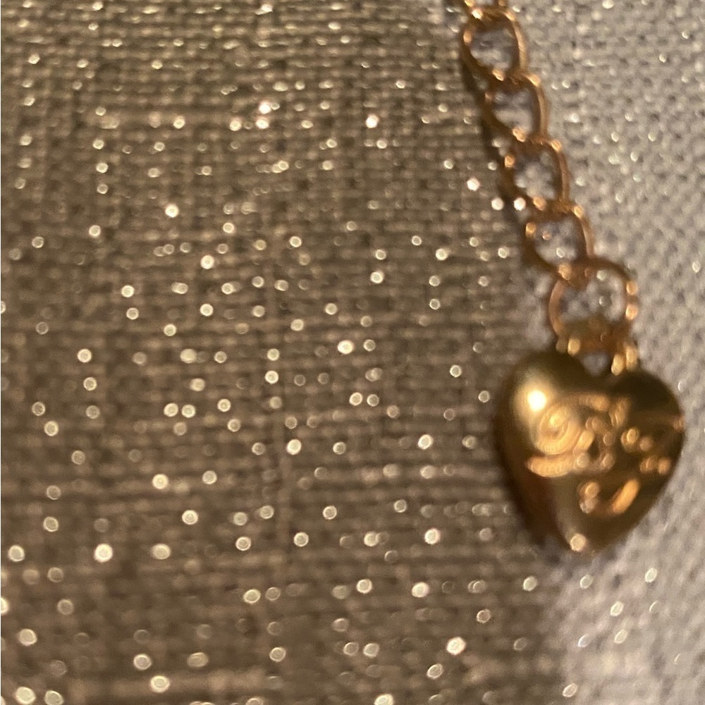 BETSEY JOHNSON BLUE & GREEN SPIDER PENDANT ON  GOLD-TONE  CHAIN - Picture 5 of 5